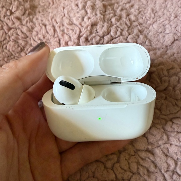 Wireless Earbuds with Charging Case - White